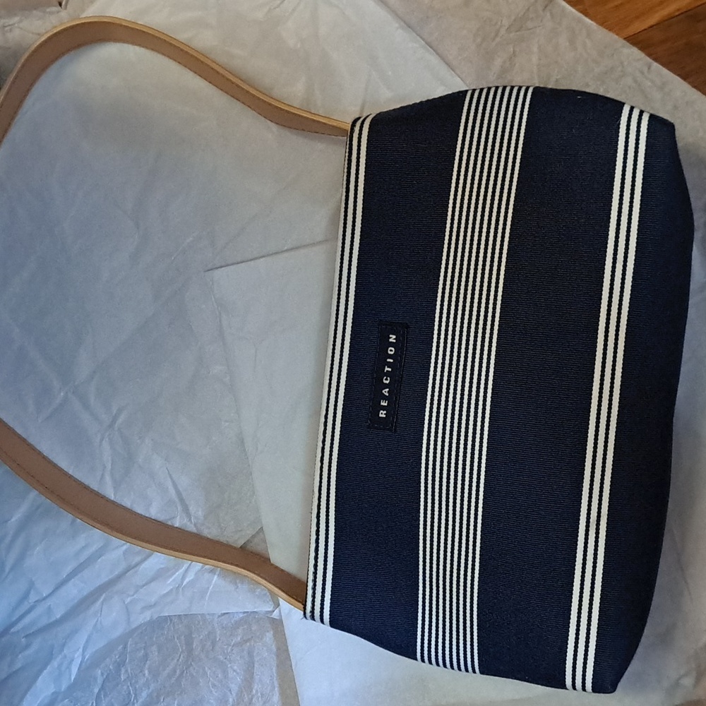 Kenneth Cole Reaction Navy and White Striped Crossbody Bag, Leather Strap. - Picture 7 of 12